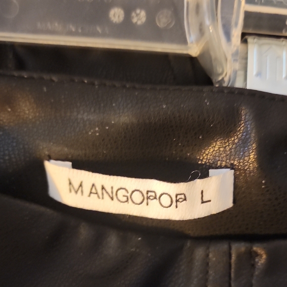 Elegant Black Leather Mini Skirt - Picture 2 of 6